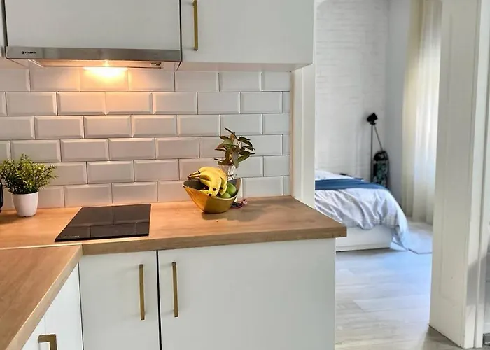 Ultra-central Cozy Flat, Quiet Pedestrian Lane